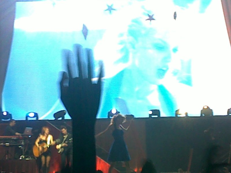 Taylor Swift — February 19 - Manila, Philippines — photo 36