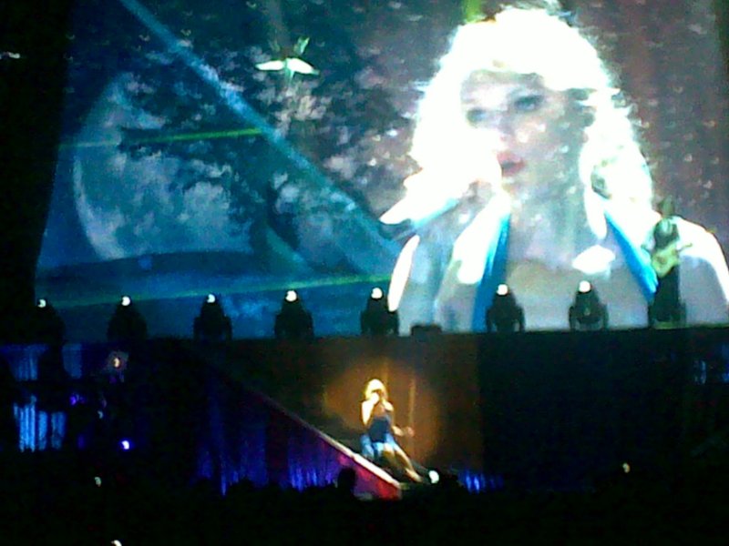 Taylor Swift — February 19 - Manila, Philippines — photo 37
