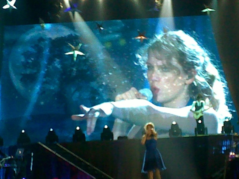 Taylor Swift — February 19 - Manila, Philippines — photo 38