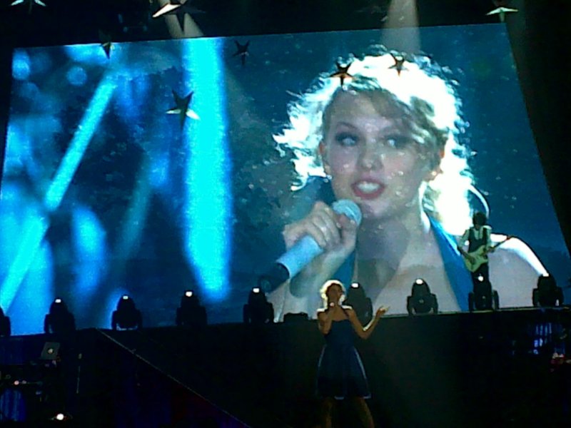 Taylor Swift — February 19 - Manila, Philippines — photo 39