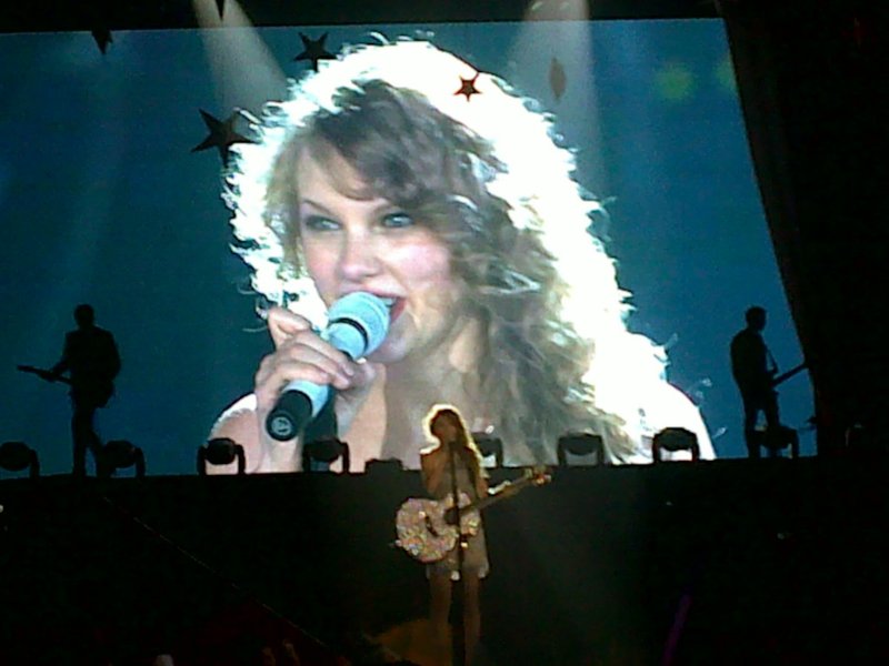 Taylor Swift — February 19 - Manila, Philippines — photo 46