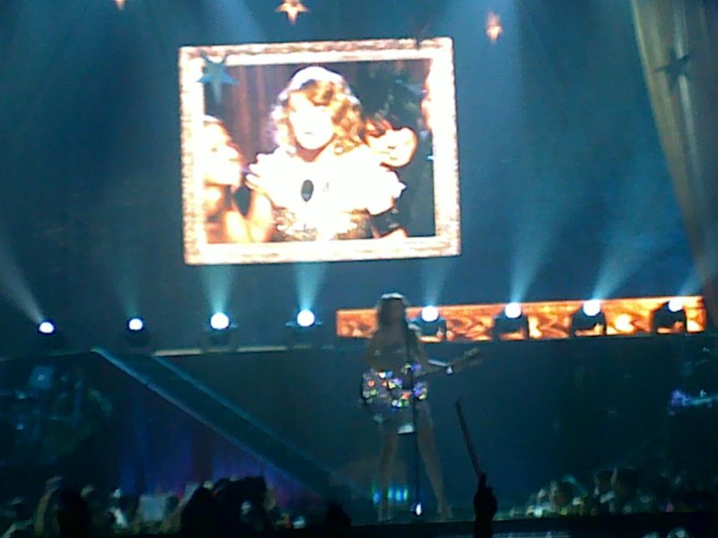 Taylor Swift — February 19 - Manila, Philippines — photo 48