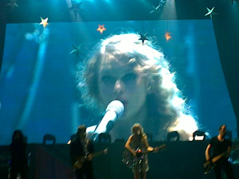 Taylor Swift — February 19 - Manila, Philippines — photo 50