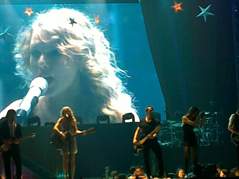 Taylor Swift — February 19 - Manila, Philippines — photo 51