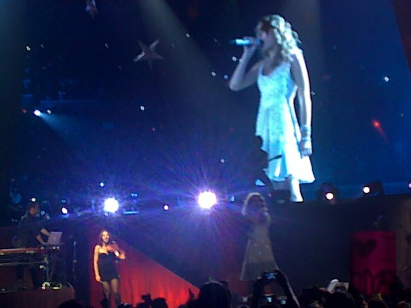 Taylor Swift — February 19 - Manila, Philippines — photo 56