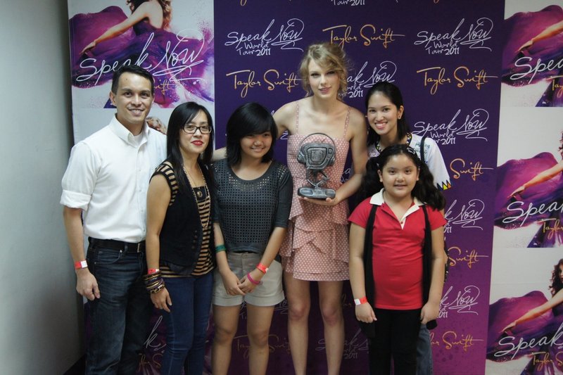 Taylor Swift — February 19 - Manila, Philippines — photo 57
