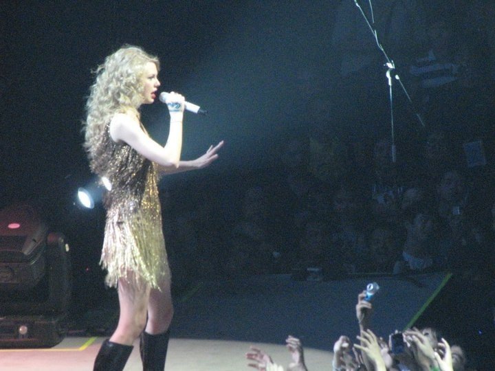 Taylor Swift — February 19 - Manila, Philippines — photo 62