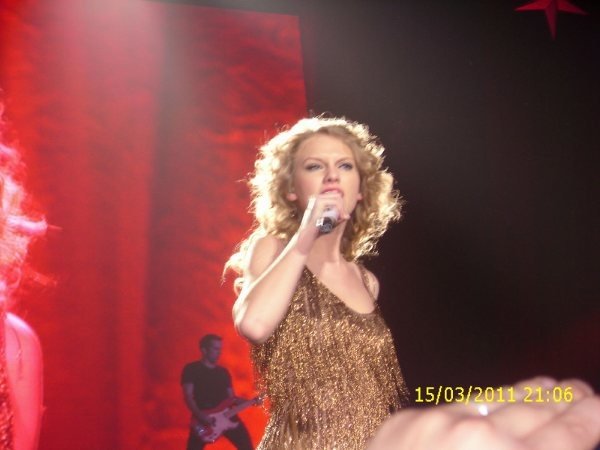 Taylor Swift — February 19 - Manila, Philippines — photo 71