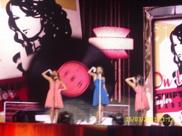 Taylor Swift — February 19 - Manila, Philippines — photo 76