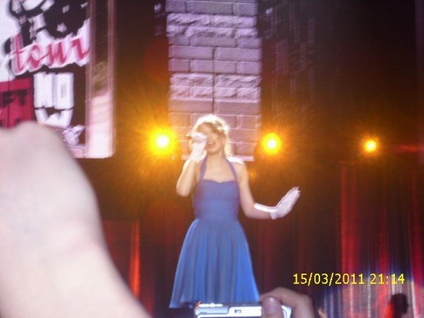 Taylor Swift — February 19 - Manila, Philippines — photo 79