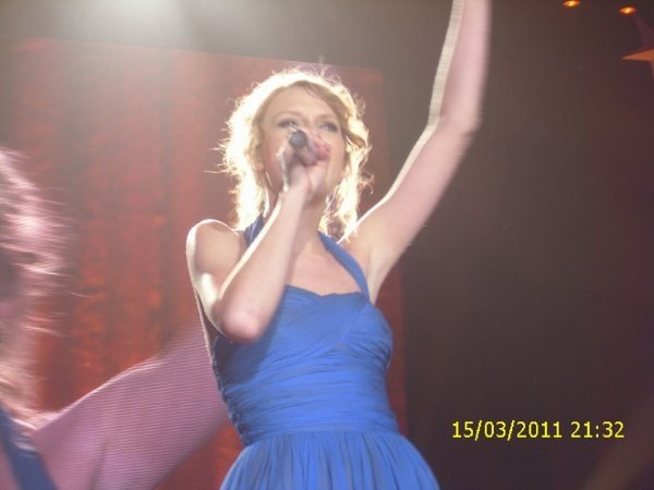 Taylor Swift — February 19 - Manila, Philippines — photo 84
