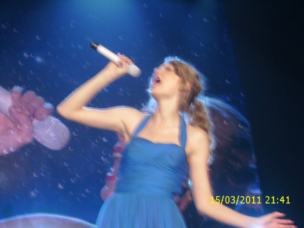 Taylor Swift — February 19 - Manila, Philippines — photo 87