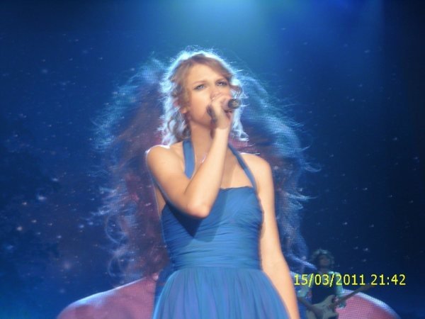 Taylor Swift — February 19 - Manila, Philippines — photo 90
