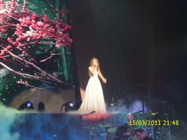 Taylor Swift — February 19 - Manila, Philippines — photo 92