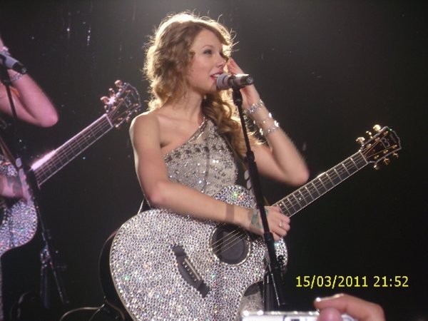Taylor Swift — February 19 - Manila, Philippines — photo 97