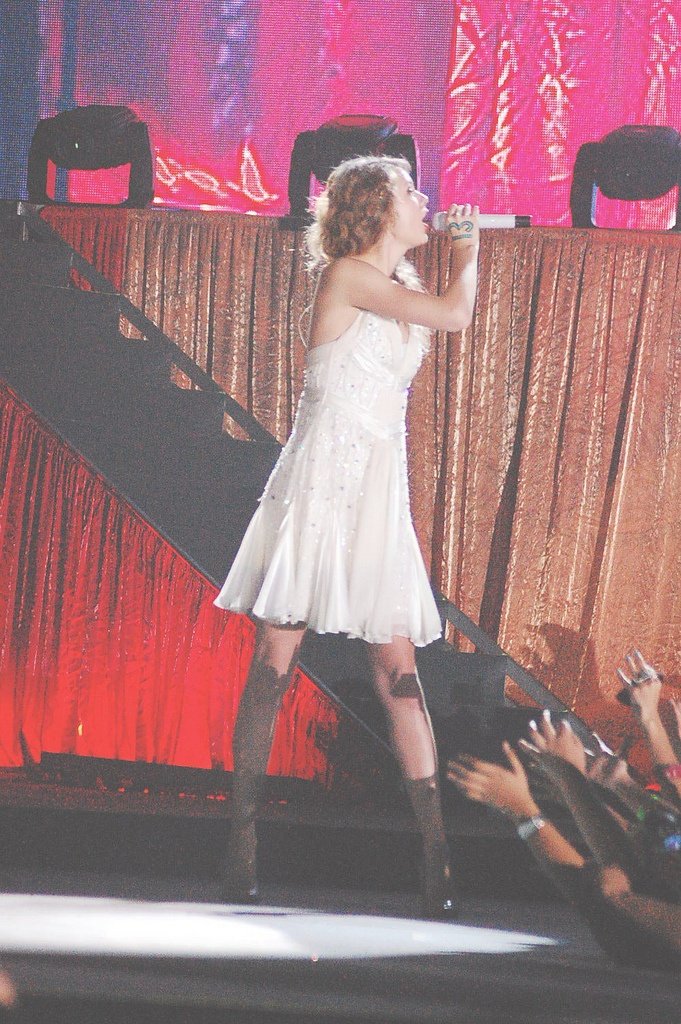 Taylor Swift — February 19 - Manila, Philippines — photo 108