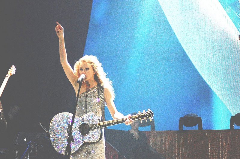 Taylor Swift — February 19 - Manila, Philippines — photo 111