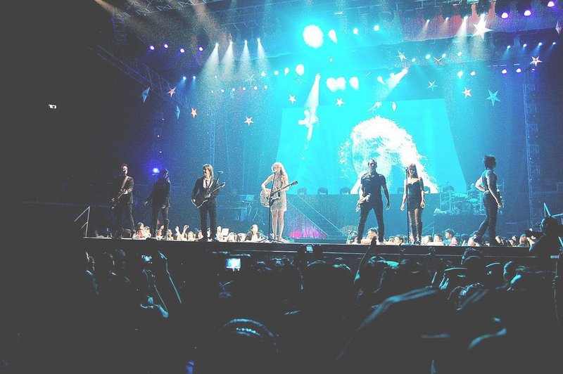 Taylor Swift — February 19 - Manila, Philippines — photo 113