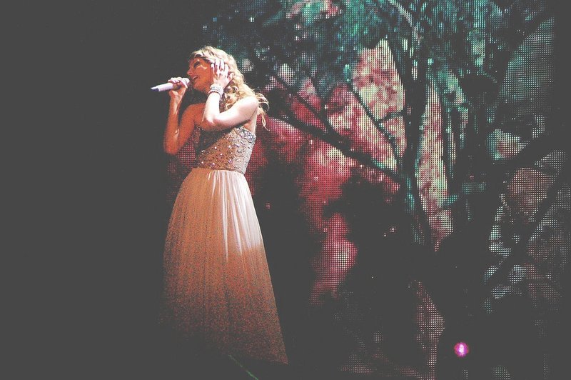 Taylor Swift — February 19 - Manila, Philippines — photo 124