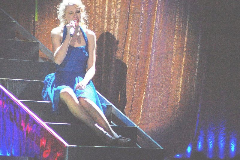 Taylor Swift — February 19 - Manila, Philippines — photo 131