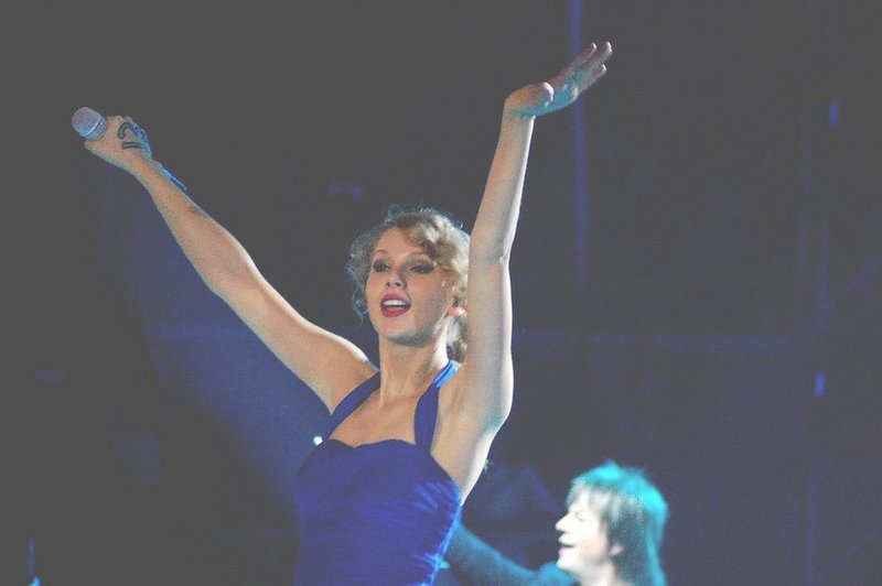 Taylor Swift — February 19 - Manila, Philippines — photo 135