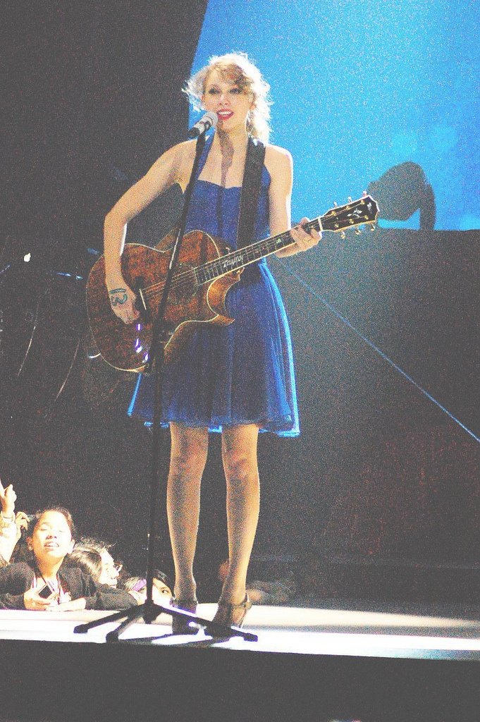 Taylor Swift — February 19 - Manila, Philippines — photo 138