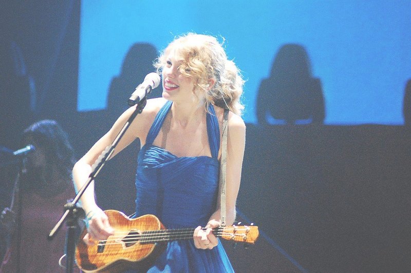 Taylor Swift — February 19 - Manila, Philippines — photo 142