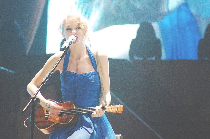 Taylor Swift — February 19 - Manila, Philippines — photo 143