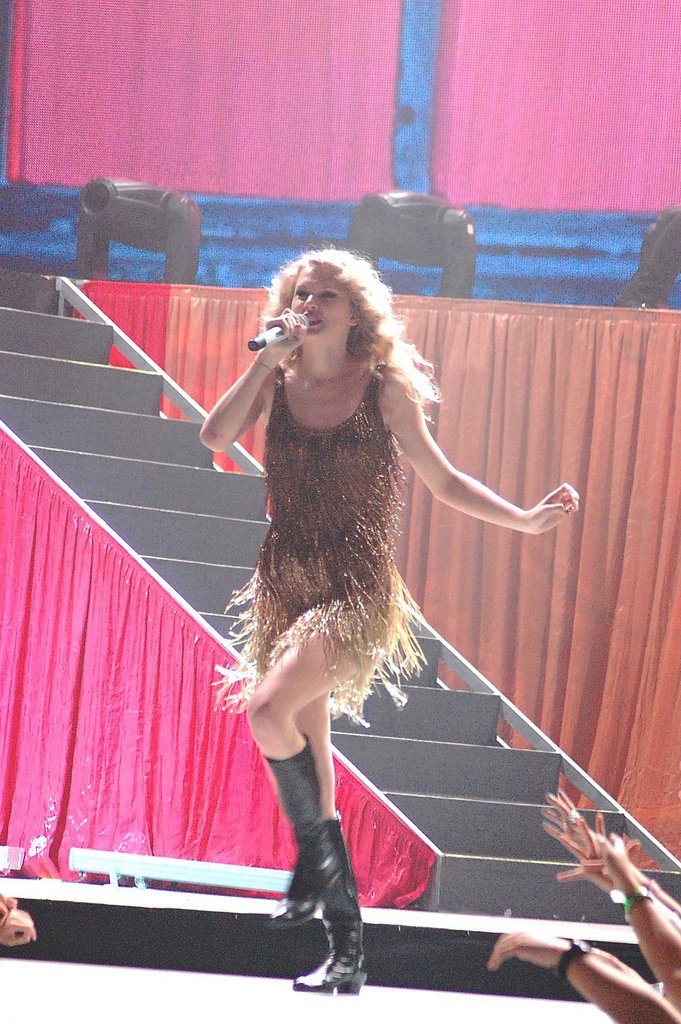 Taylor Swift — February 19 - Manila, Philippines — photo 160