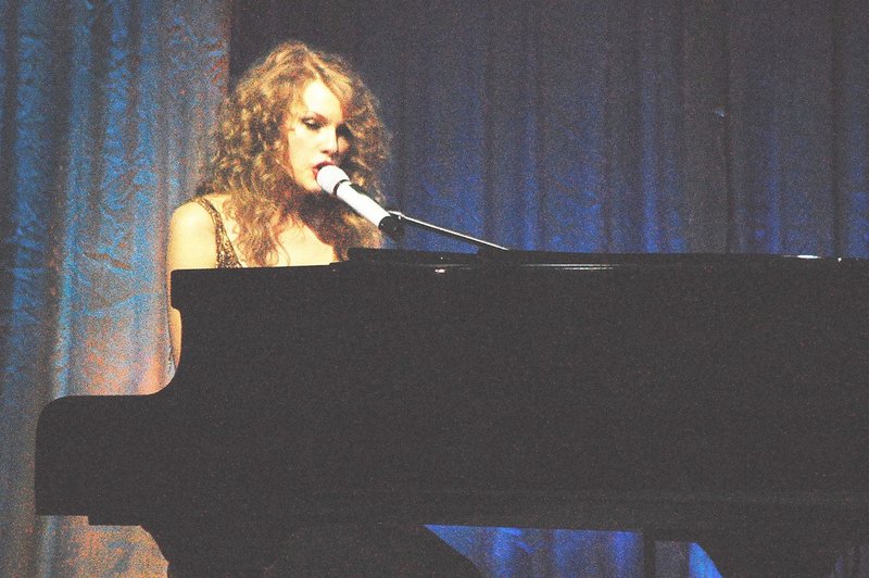 Taylor Swift — February 19 - Manila, Philippines — photo 162