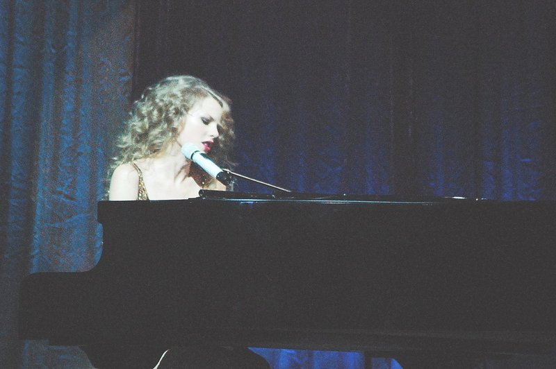 Taylor Swift — February 19 - Manila, Philippines — photo 164