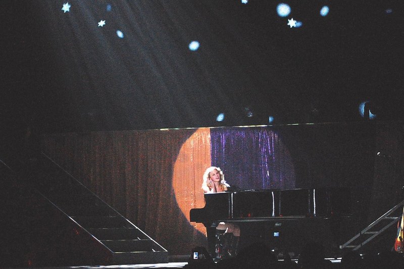 Taylor Swift — February 19 - Manila, Philippines — photo 166