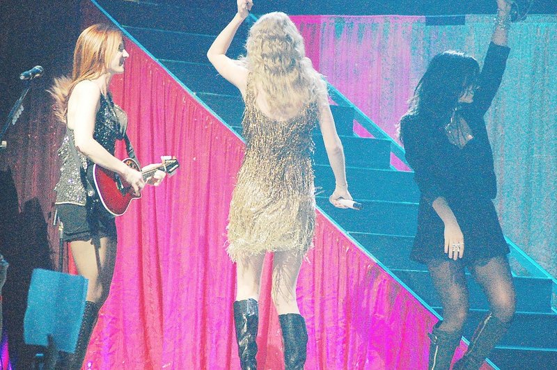 Taylor Swift — February 19 - Manila, Philippines — photo 167