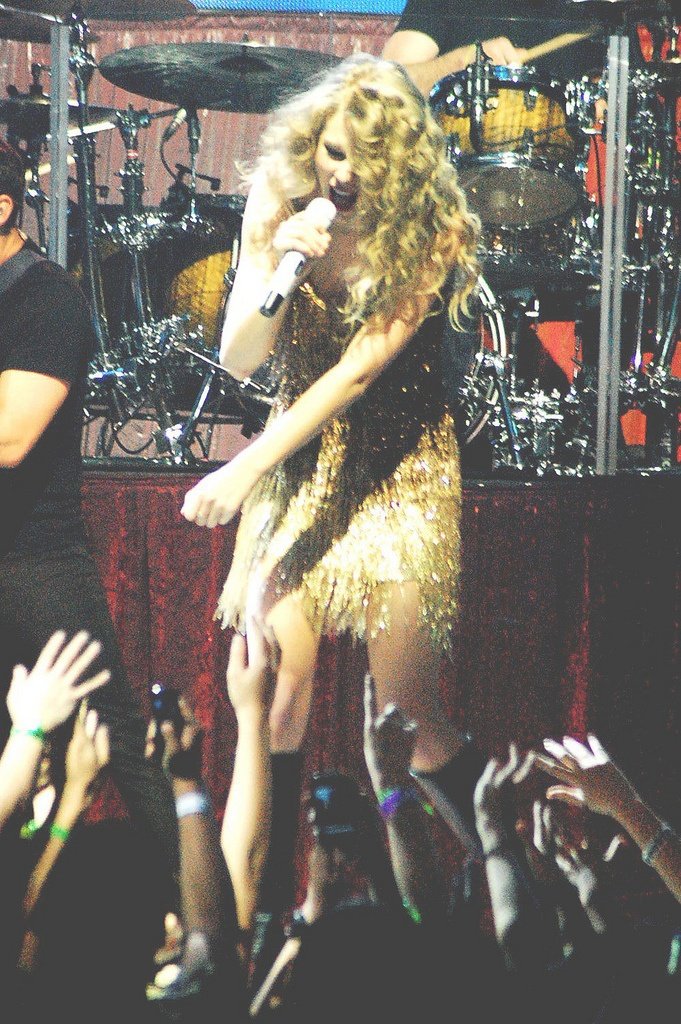 Taylor Swift — February 19 - Manila, Philippines — photo 170