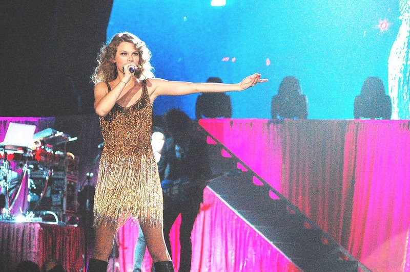 Taylor Swift — February 19 - Manila, Philippines — photo 176