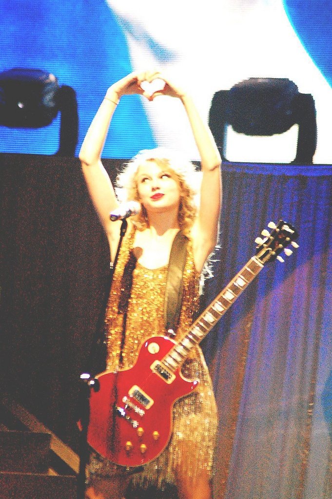 Taylor Swift — February 19 - Manila, Philippines — photo 185