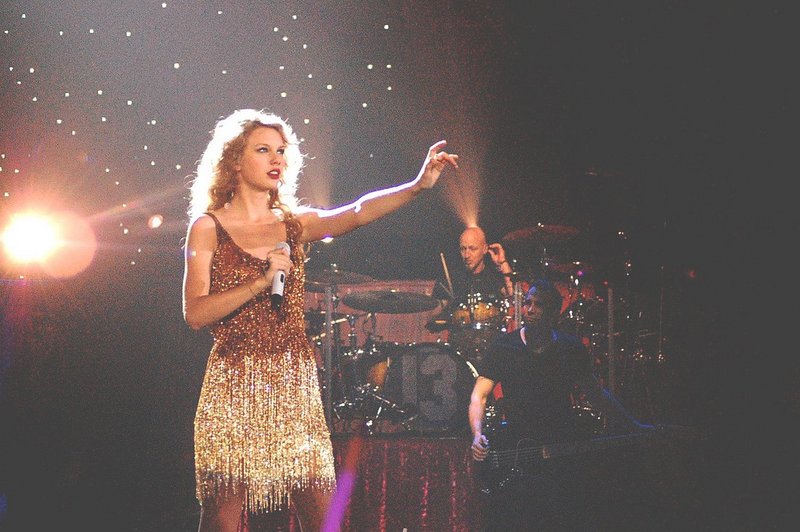 Taylor Swift — February 19 - Manila, Philippines — photo 196
