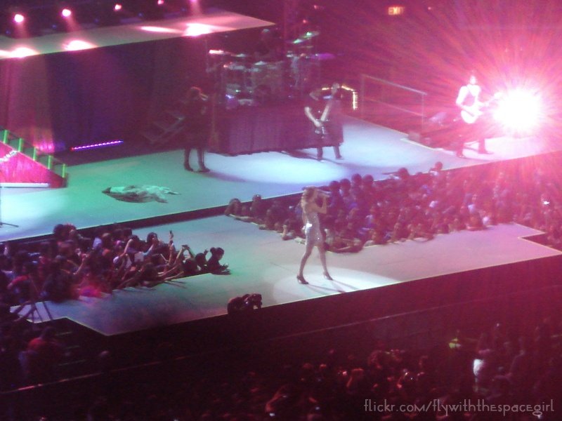 Taylor Swift — February 19 - Manila, Philippines — photo 224