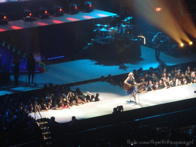 Taylor Swift — February 19 - Manila, Philippines — photo 227