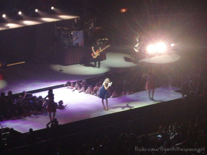 Taylor Swift — February 19 - Manila, Philippines — photo 228