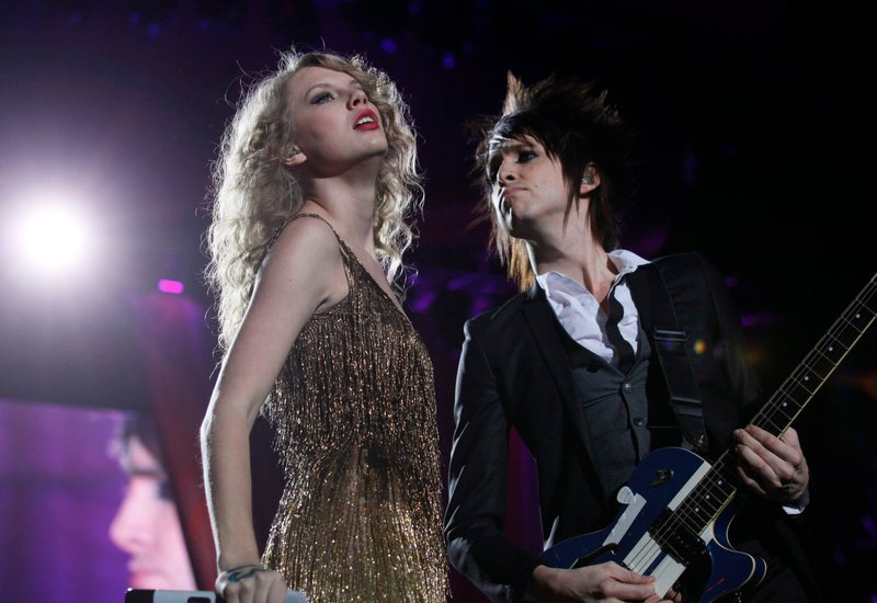 Taylor Swift — February 21 - Hong Kong, Hong Kong — photo 4