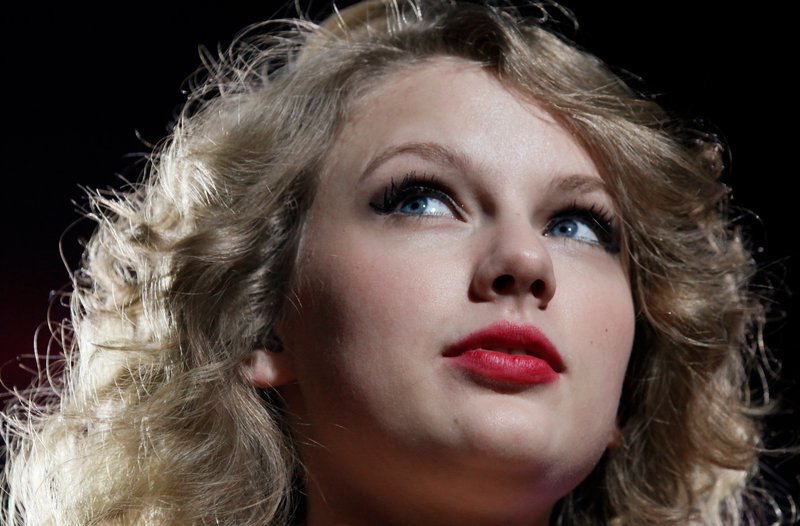 Taylor Swift — February 21 - Hong Kong, Hong Kong — photo 6