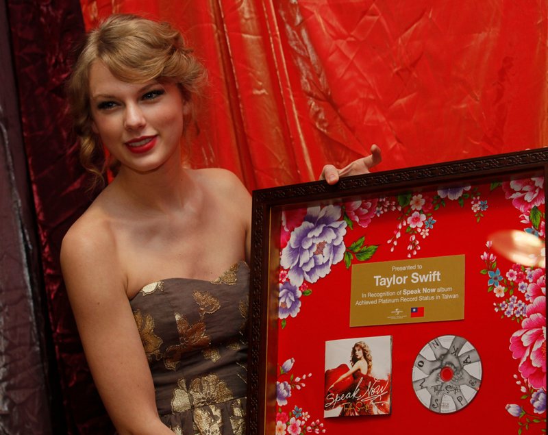 Taylor Swift — February 21 - Hong Kong, Hong Kong — photo 8