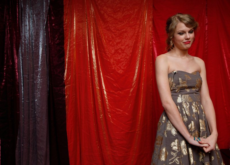 Taylor Swift — February 21 - Hong Kong, Hong Kong — photo 9