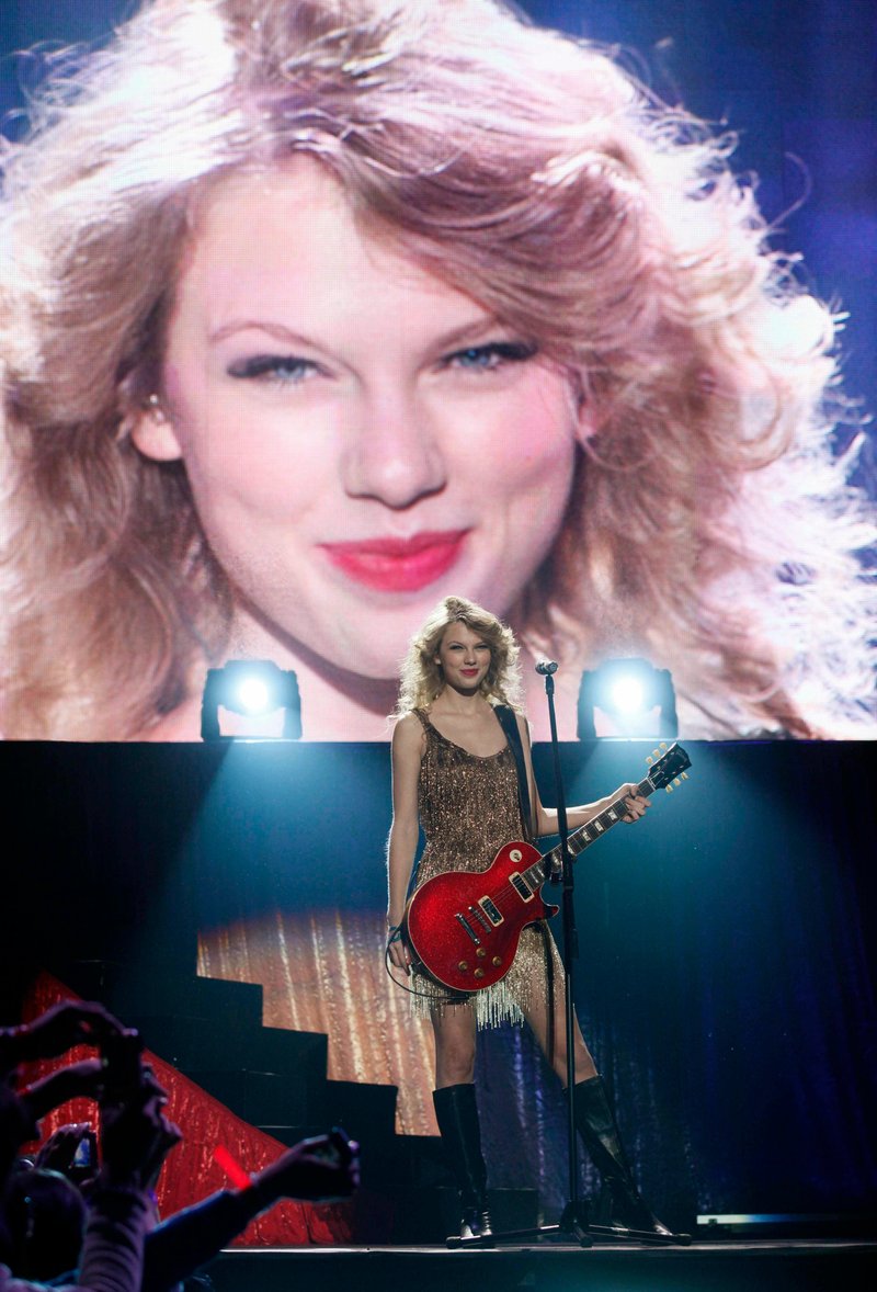 Taylor Swift — February 21 - Hong Kong, Hong Kong — photo 11