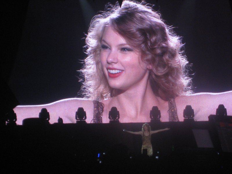 Taylor Swift — February 21 - Hong Kong, Hong Kong — photo 14