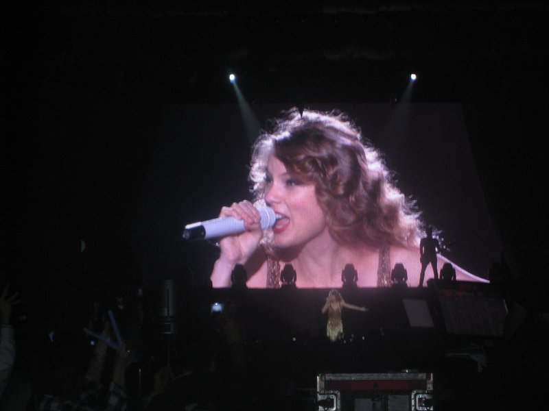 Taylor Swift — February 21 - Hong Kong, Hong Kong — photo 15