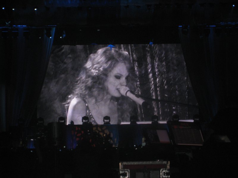 Taylor Swift — February 21 - Hong Kong, Hong Kong — photo 17