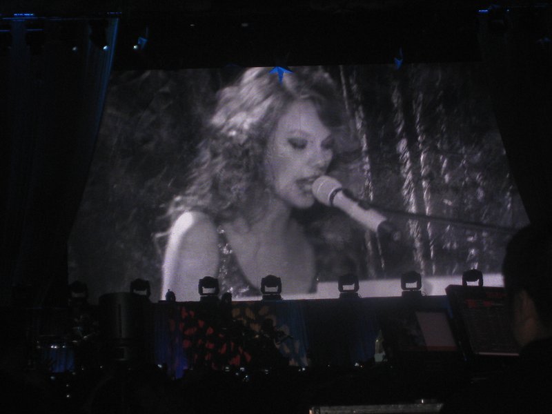 Taylor Swift — February 21 - Hong Kong, Hong Kong — photo 18