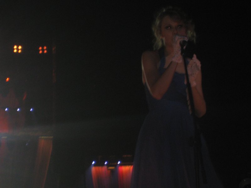 Taylor Swift — February 21 - Hong Kong, Hong Kong — photo 22